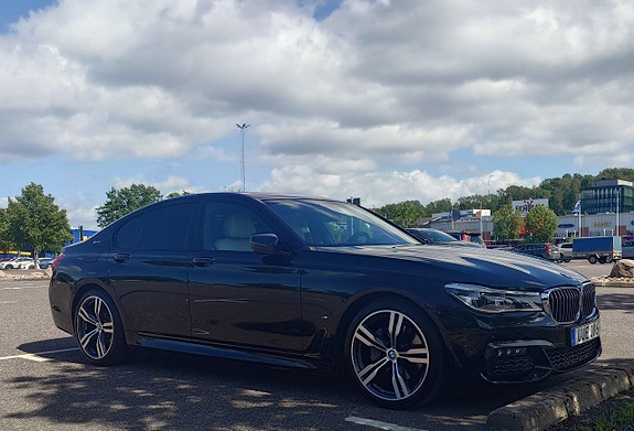 BMW 740e 4 of 5