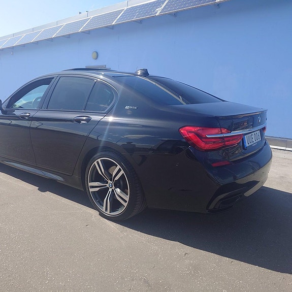 BMW 740e 14 of 15