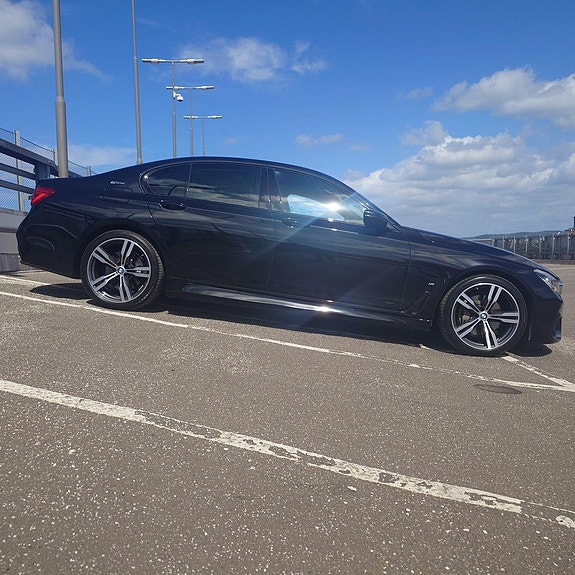 BMW 740e 9 of 15