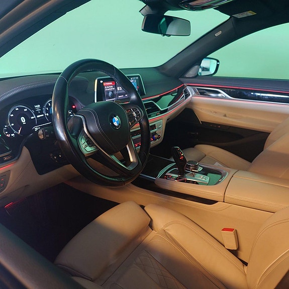 BMW 740e 3 of 5