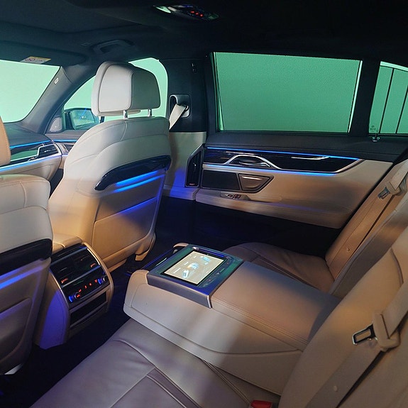 BMW 740e 2 of 5