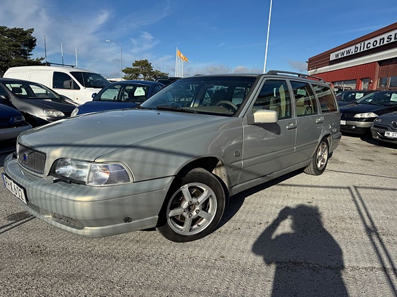 Volvo V70 4 of 5