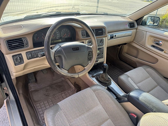 Volvo V70 13 of 27