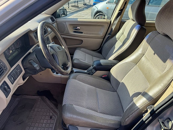 Volvo V70 14 of 27