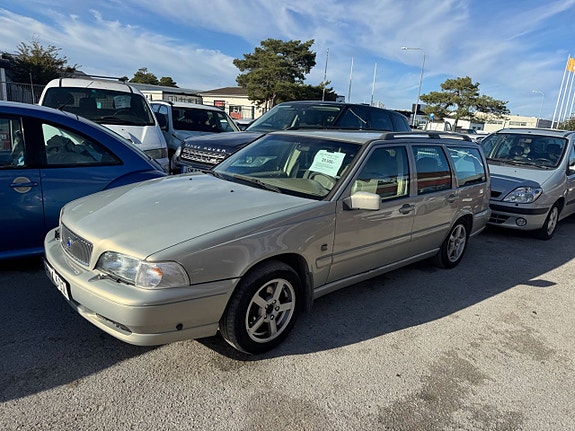 Volvo V70 12 of 27