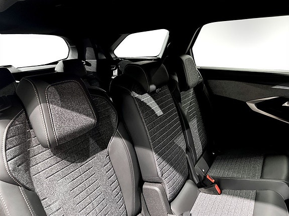 Peugeot 5008 10 of 13