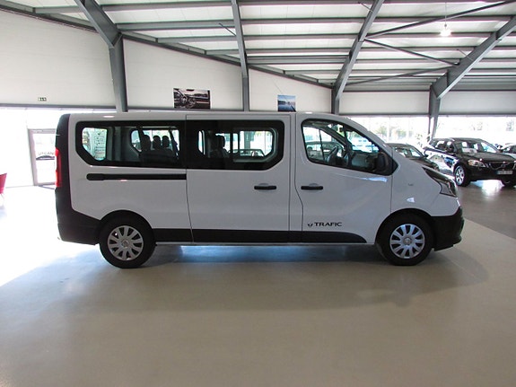 Renault Trafic 4 of 16