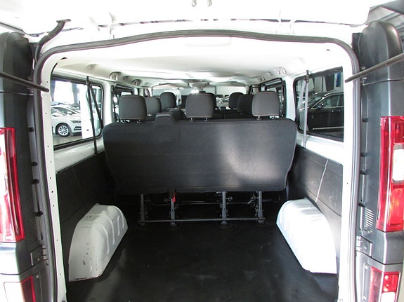 Renault Trafic 11 of 16