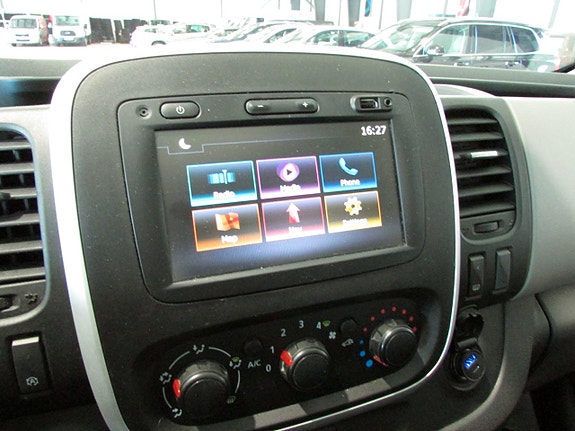 Renault Trafic 13 of 16