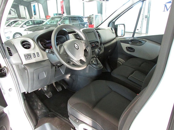 Renault Trafic 9 of 16