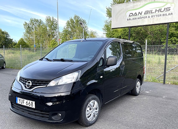 Nissan NV200 2 of 5