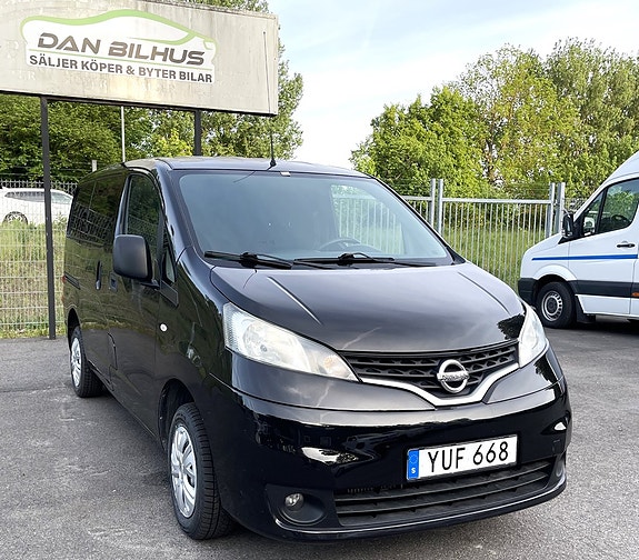 Nissan NV200 4 of 5
