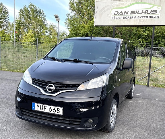 Nissan NV200 3 of 5