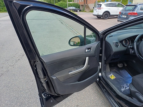 Peugeot 308 SW 11 of 21