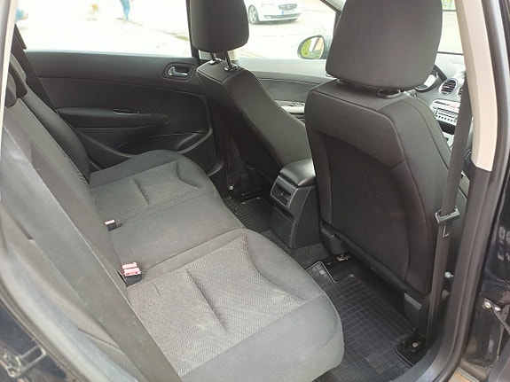 Peugeot 308 SW 15 of 21