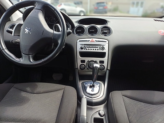 Peugeot 308 SW 14 of 21