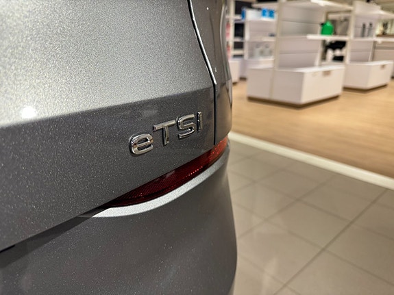 Volkswagen T-Roc 18 of 22
