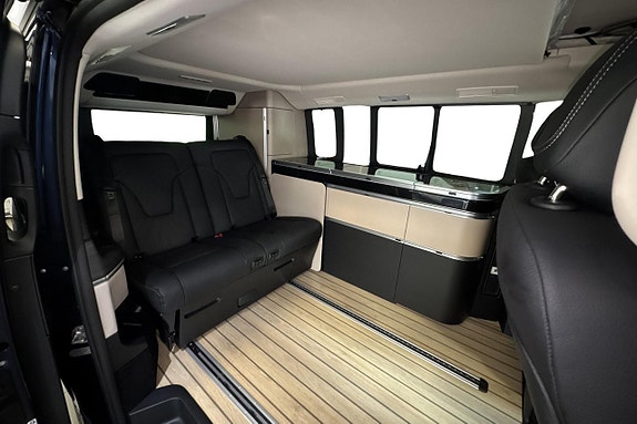 Mercedes-Benz V300 10 of 23