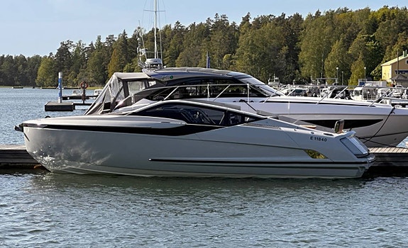 Fairline F//LINE 33 -2020 nu till salu