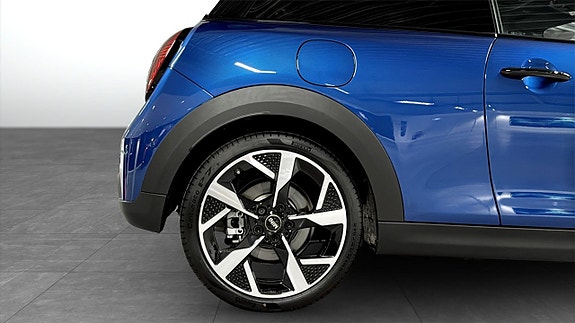 MINI Cooper S 9 of 13