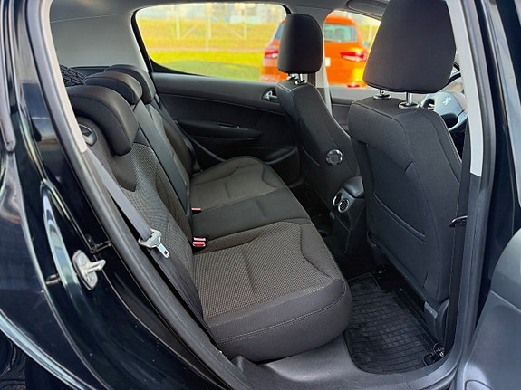 Peugeot 308 3 of 5