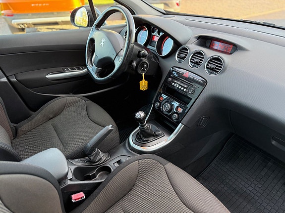 Peugeot 308 4 of 5
