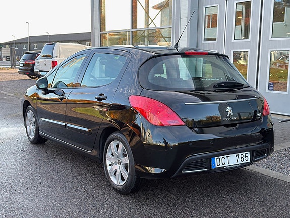 Peugeot 308 2 of 5