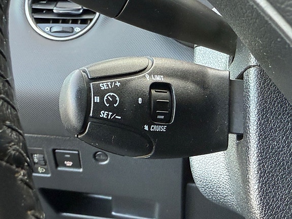 Peugeot 308 11 of 16