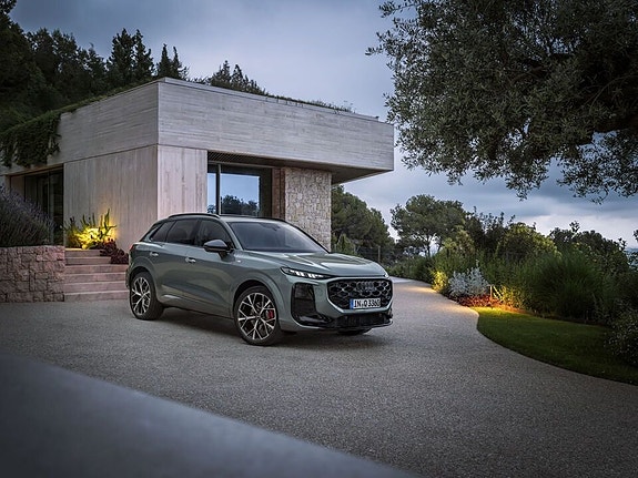 Audi Q3 2 of 5