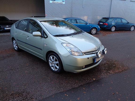 Toyota Prius 3 of 5