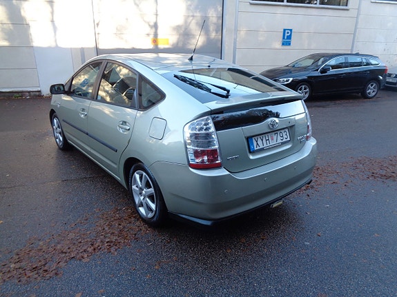 Toyota Prius 5 of 5