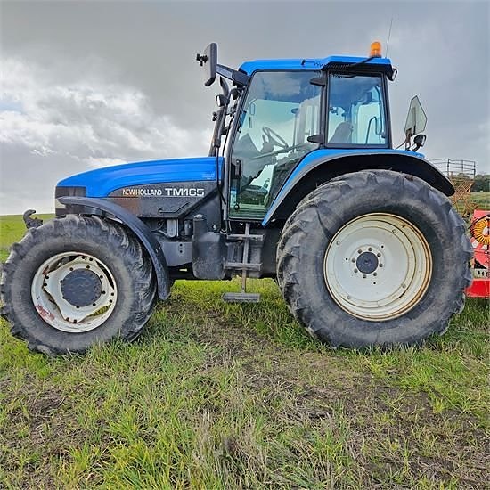 New Holland TM165