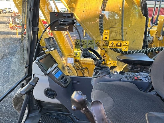 Komatsu PC 240 LC-11E0 7 of 13