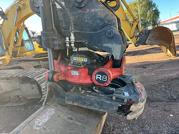 Komatsu PC 240 LC-11E0 10 of 13