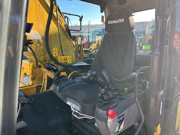 Komatsu PC 240 LC-11E0 11 of 13