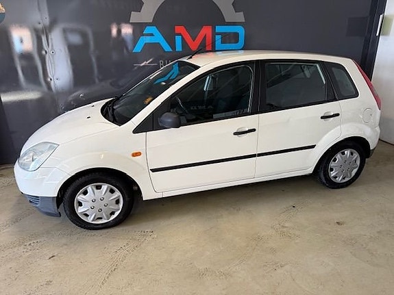 Ford Fiesta 2 of 5