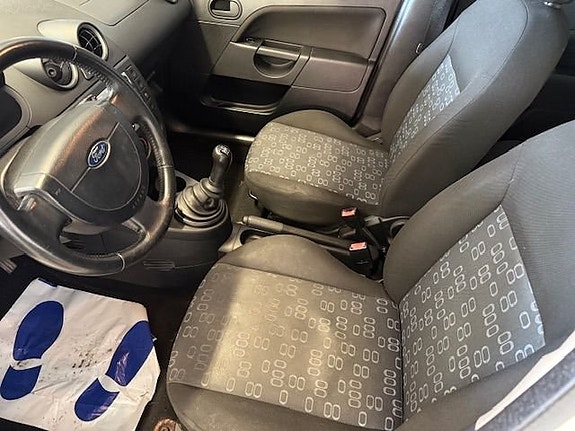 Ford Fiesta 4 of 5