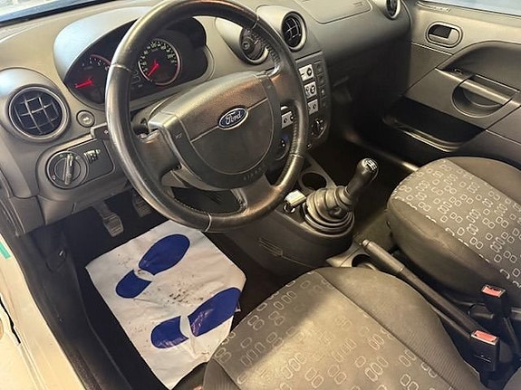 Ford Fiesta 5 of 5