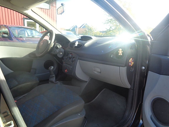 Renault Clio 8 of 16