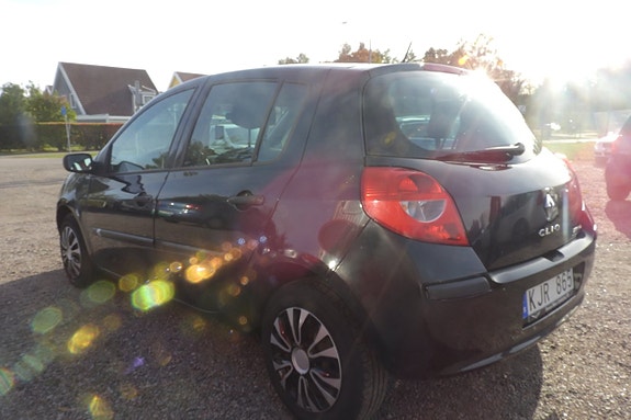 Renault Clio 9 of 18