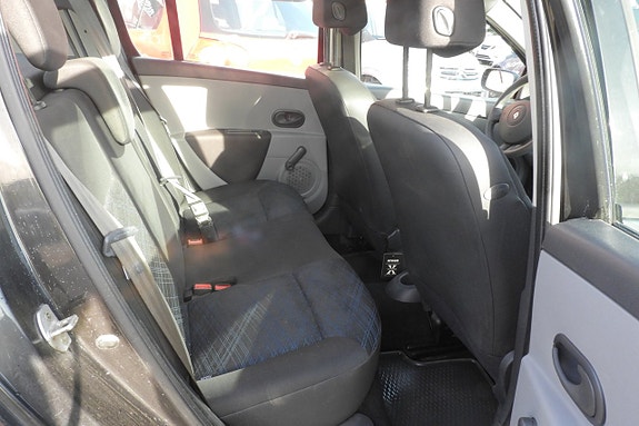 Renault Clio 12 of 18