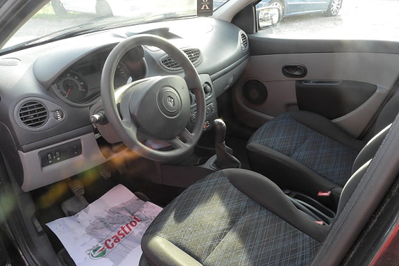Renault Clio 18 of 18