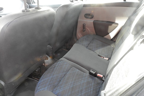 Renault Clio 16 of 18