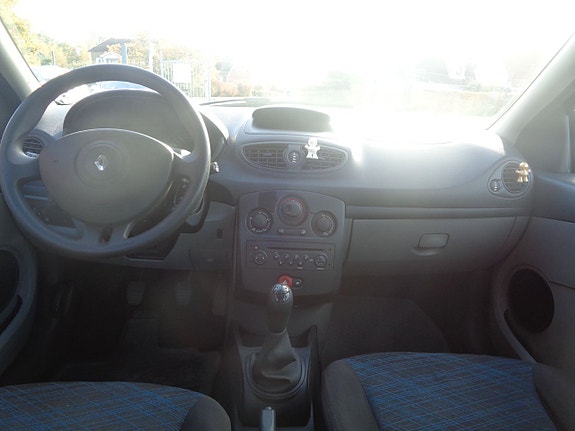 Renault Clio 13 of 16