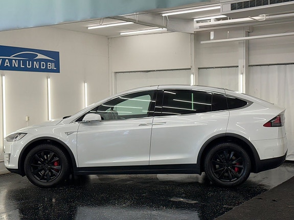 Tesla Model X 9 of 23