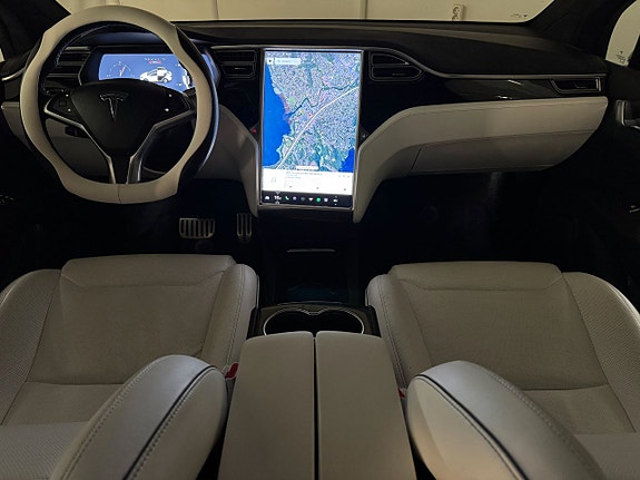 Tesla Model X 11 of 23