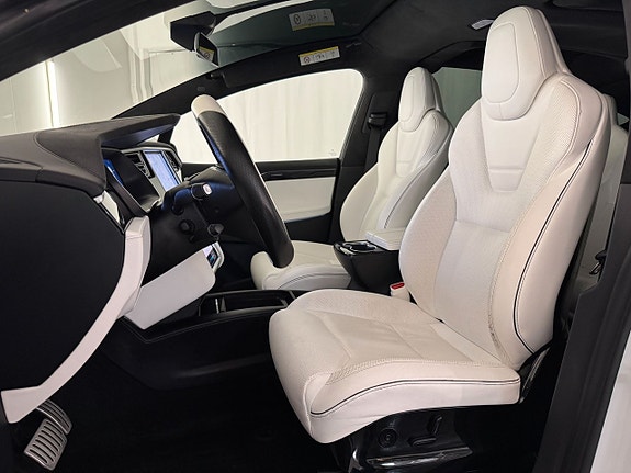 Tesla Model X 14 of 23