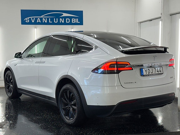Tesla Model X 7 of 23