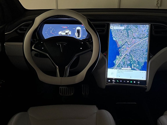 Tesla Model X 13 of 23