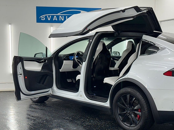 Tesla Model X 8 of 23